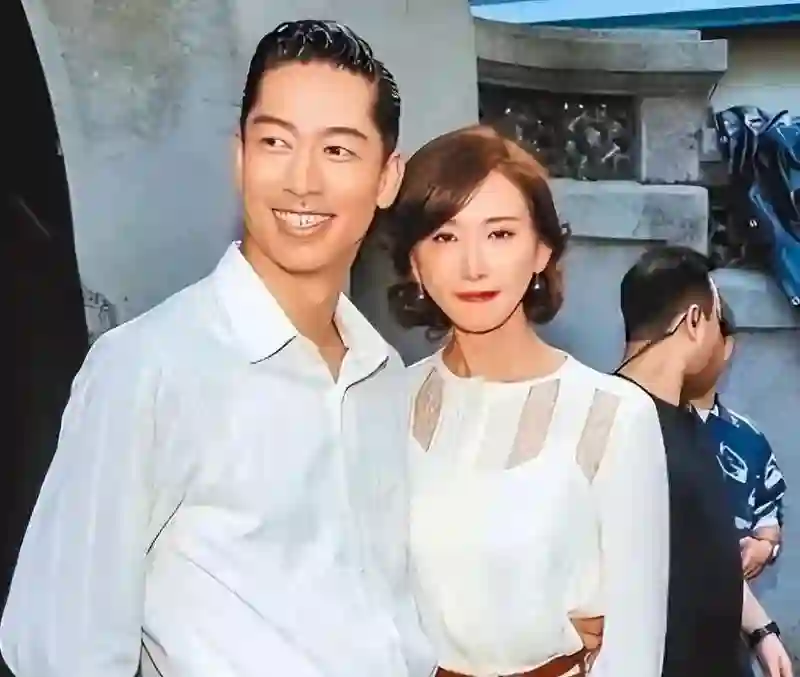 林志玲夫妇带娃出游，暴露了最真实的夫妻关系，家庭地位一目了然