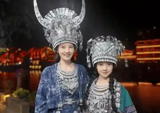 女儿11岁成“小戏骨”，继承父母好基因，考古聂远老婆晒幸福合照