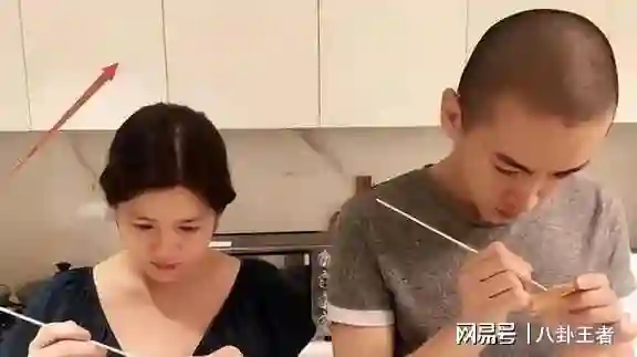 菀菀类卿!陈妍希新恋情曝光?约会对象神似陈晓,这是什么替身文学