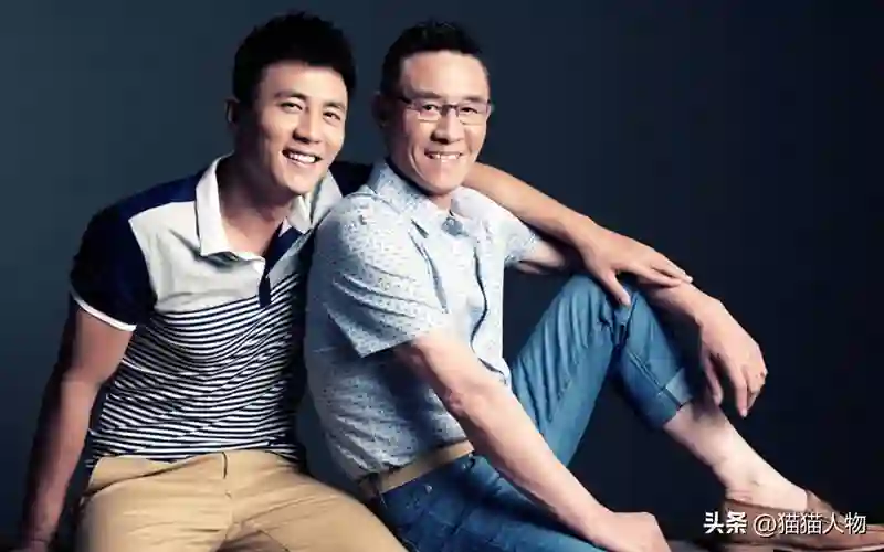 8对明星父子关系曝光，竟同台认不出，因摸儿子手遭骂变态
