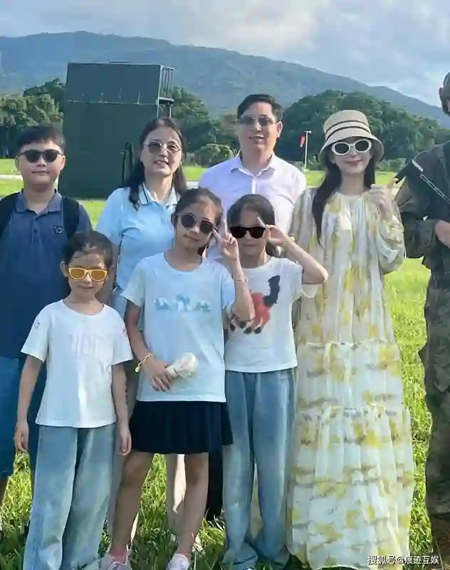 方媛挺肚逛街，郭富城打麻将无意曝三胎是儿子，输钱也乐开花！
