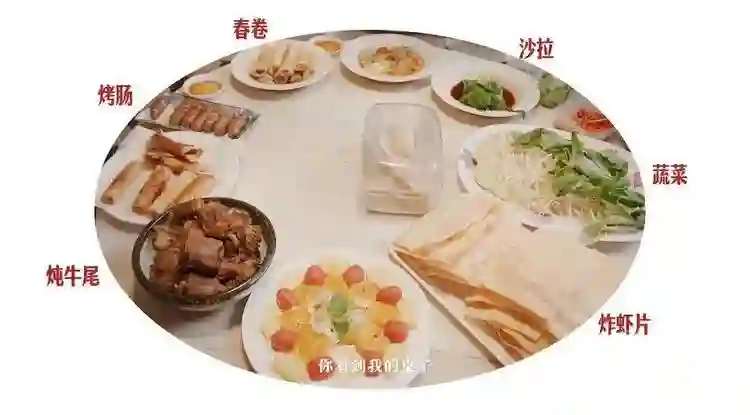 刘畊宏做客钟丽缇北京豪宅，赶饭点吃六个菜，家里有俩保姆照顾她