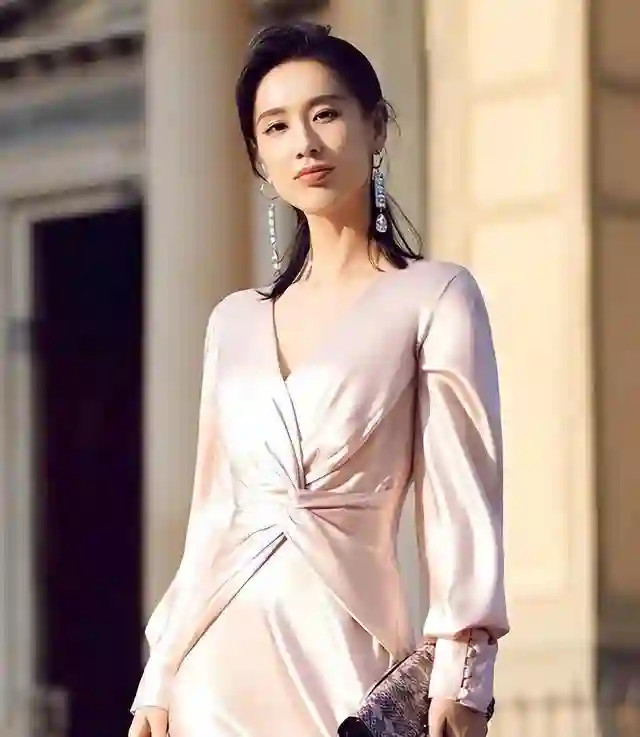 一手好牌打的稀碎，拿离婚当噱头、“背刺”星爷的黄圣依令人唏嘘