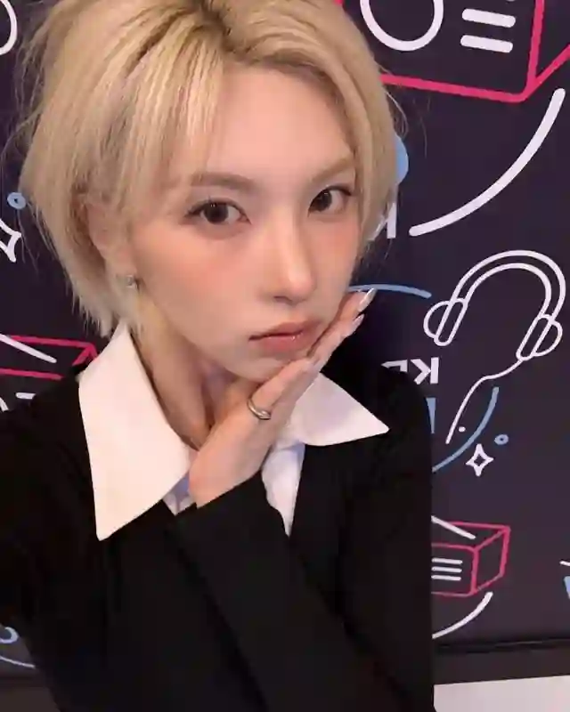 剪短还不够，赵丽颖的翘翘头“卷”得有点灵