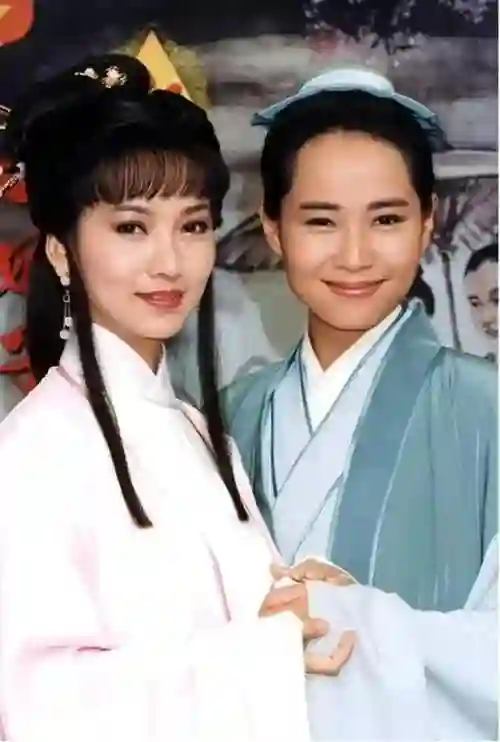 62岁叶童突发意外，遭疯狂粉丝拽下车，最新回应被网友赞高情商