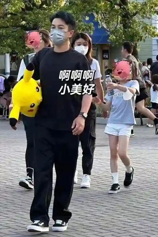 还记得杨幂女儿小糯米吗？长这么大了？