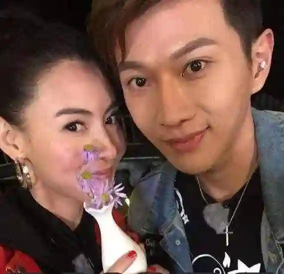 谢霆锋一直想复婚，而且不断努力接近张柏芝，却没想到不赞成复合的是他