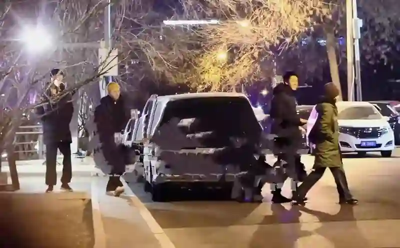 同是姜文的小孩，将法国前妻女儿和周韵儿子放在一起，差距太明显