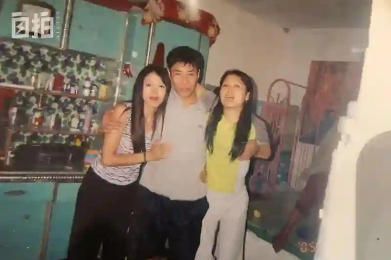 17岁被性侵，34岁成老鸨，49岁嫁名导，她凭什么一手烂牌打成王炸