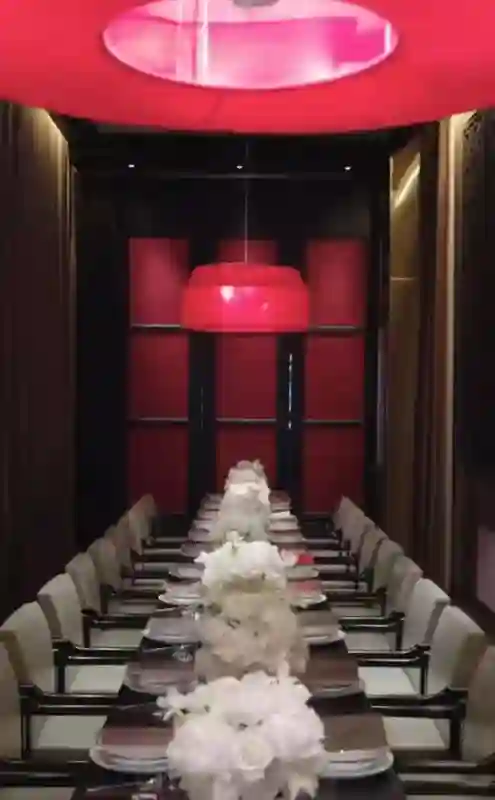 秀恩爱变反转，伊能静为秦昊庆生却因穿衣不当被网民炮轰！