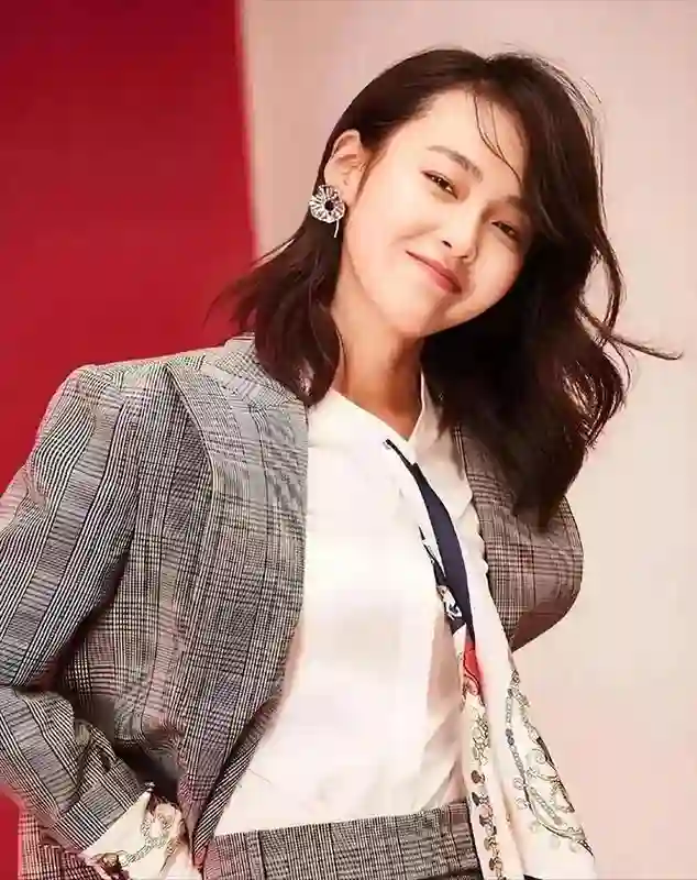 冻龄女神张佳宁拒认生父和舅舅张晓龙相依为命，今36岁情归高至霆