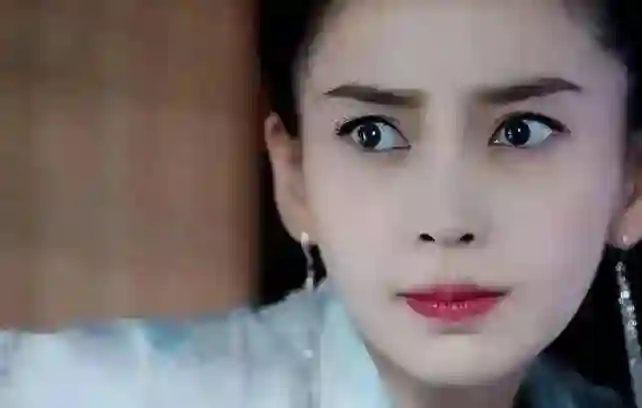 落毛普思不如鸡！否认靠黄晓明“红”的杨颖，离婚后“混”成这样