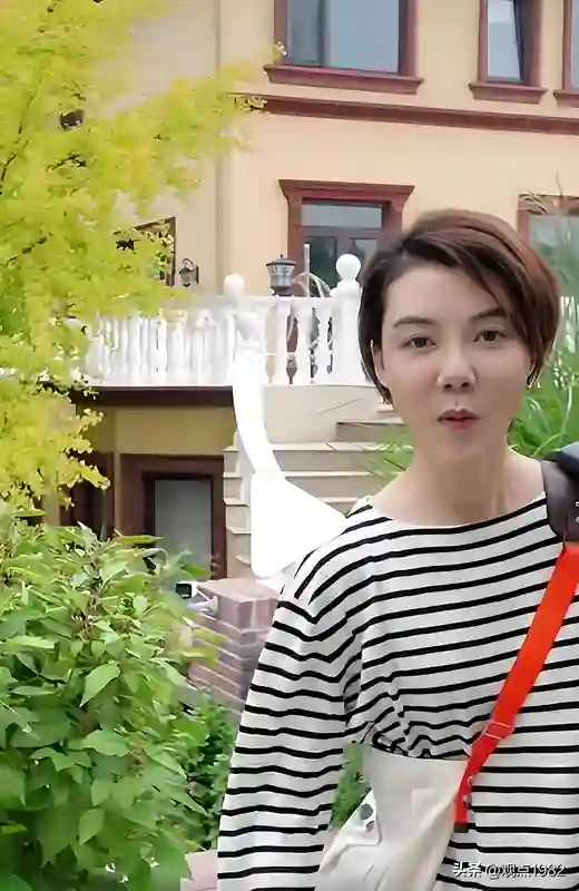 43岁车晓别墅庆生，剩菜饭待客，网友炸锅：是真性情还是抠门？