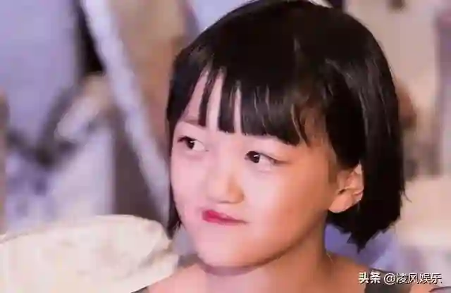 18岁李嫣近照曝光，兔唇痕迹消失不见，美出高度，不愧是王菲女儿