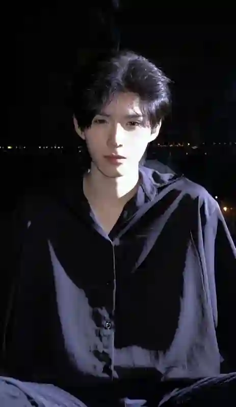还记得顶流网红何秋亊吗？连“爆”两天热搜？