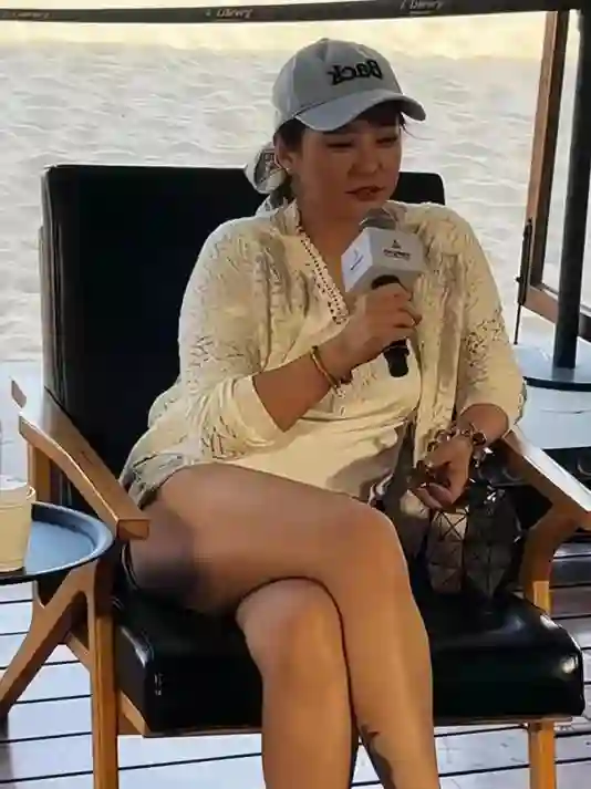 难怪会输给孙俪，分手后不提邓超的她，对比下差距不是一般大！