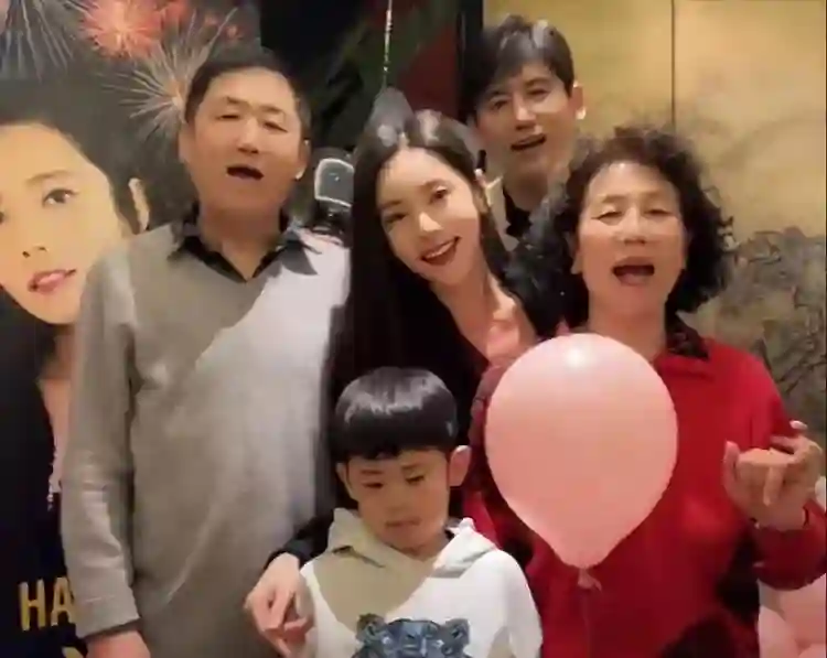 豪门阔太难当！全智贤六点起床做家务，老公亏上亿却靠她赚钱养家