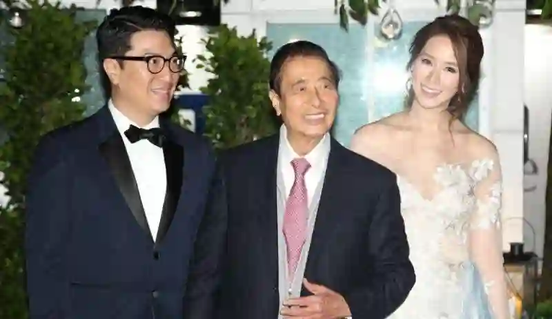 她14岁就长得“倾国倾城”，被富豪花8亿娶回家，8年生下4个娃娃