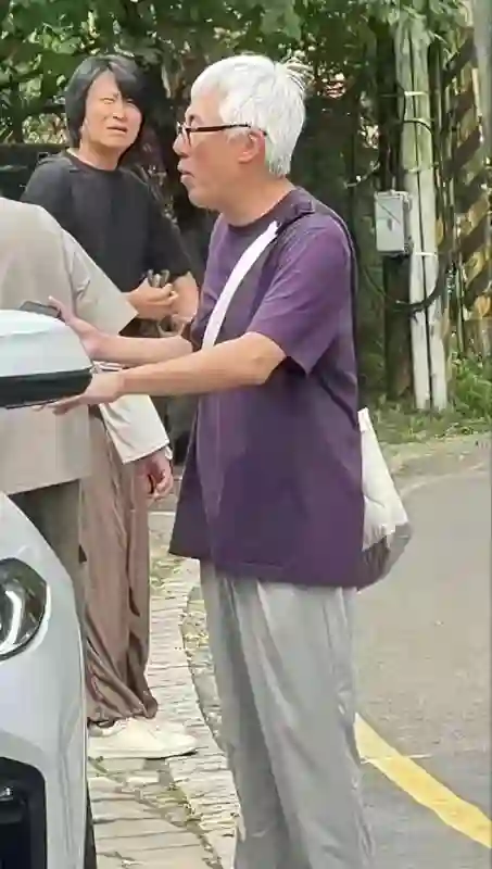 <em>张宇</em>生病后首度露脸！头发全白，身体佝偻，十一郎已提前交代后事