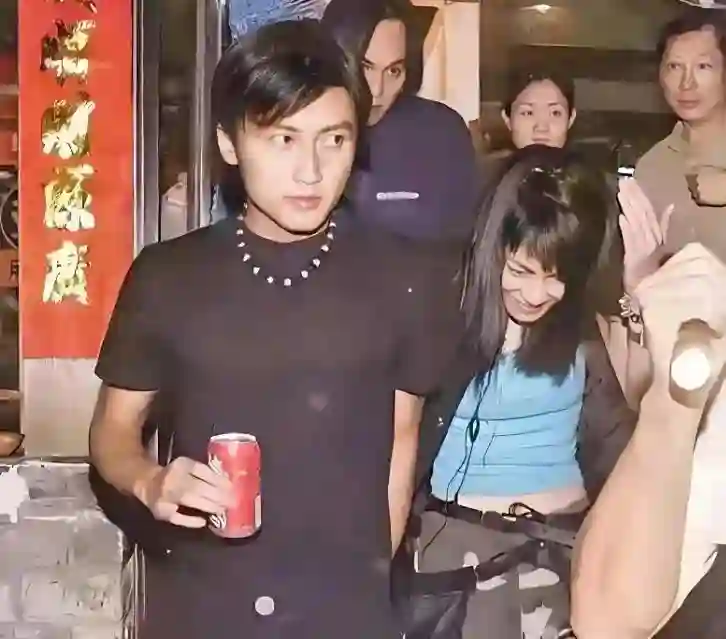 一次东京旅行，让王菲和谢霆锋的姐弟恋，给整个娱乐圈上了一课