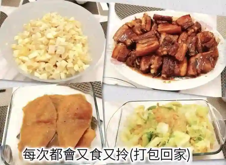 佘诗曼妈妈在家宴请众星，头发全白瘦了一圈，仍下厨做一桌家常菜