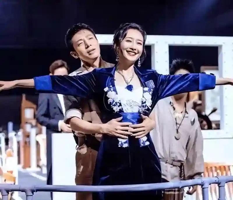 疑似王鸥女儿首曝光，传与何九华复合低调登记，男方年初曾声称没结婚