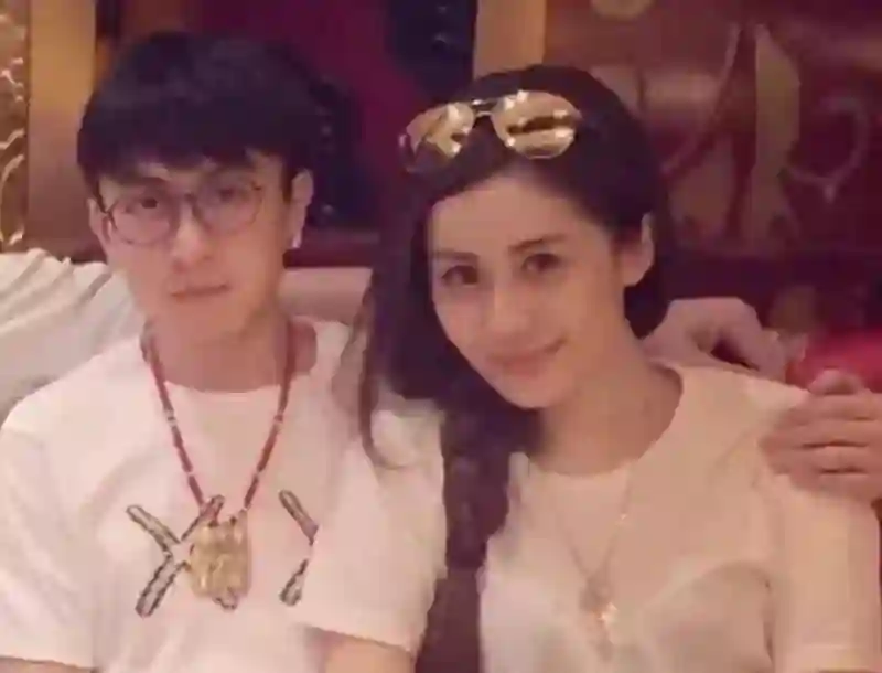 还记得初代女网红zy喜哥吗，她女儿都这么大了？