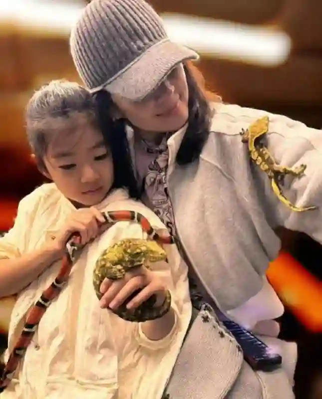 53岁汪峰做梦也没想到，自己9岁的三女儿，已经开始为他争光了