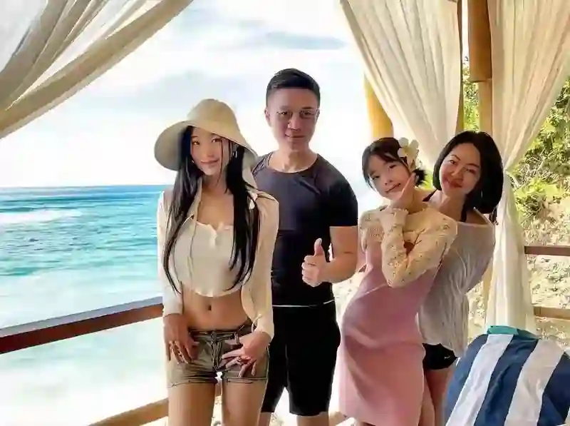 全网嘲小玥儿土？和小S家女儿一比，谁穿对了10岁？