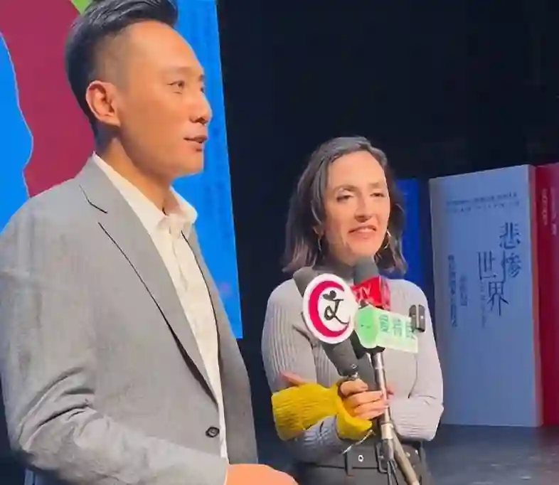谢娜在演唱会高调撒糖，刘烨车展一脸落寞瘦成纸片人，他后悔了吗