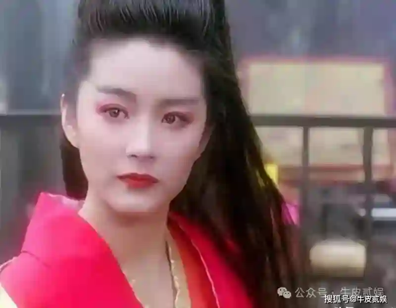 71岁林青霞被偶遇，穿着朴素，大妈味十足，面对衰老从容又洒脱