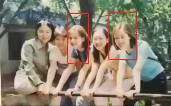她24岁主持春晚，传两个男人为她离婚，如今49岁被宠成了公主