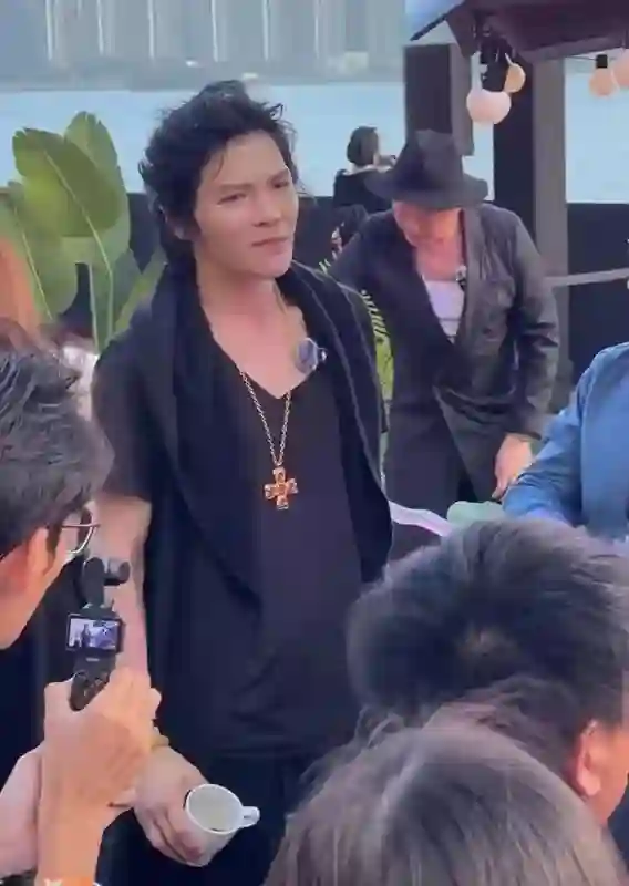 向佐似乎整容失败，根本没眼看，郭碧婷血亏，这根本不是钱的事!