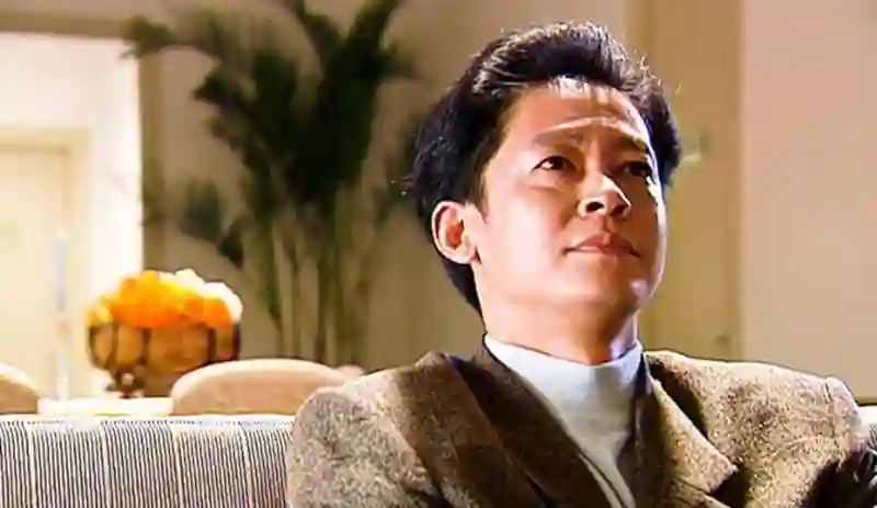 王志文儿子长大了，17岁帅气又高挑，父子同台拍戏超温馨