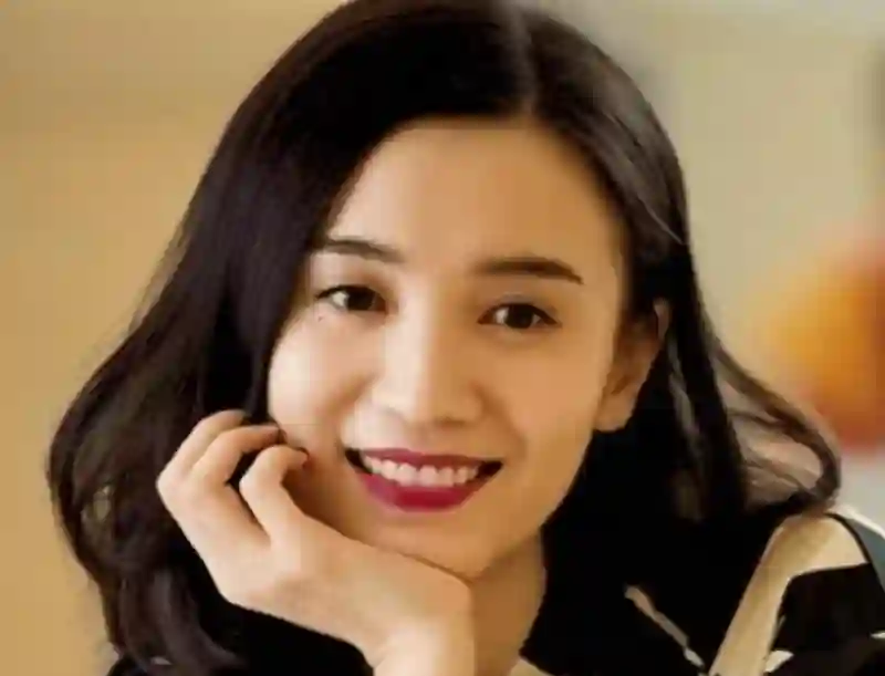 宋佳：我因事业放弃陈龙，因婚姻放弃张黎，现在和黄少峰长厢厮守