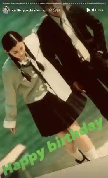 张柏芝为63岁周星驰庆生，手捧蛋糕笑容甜美，晒《喜剧之王》旧照令人泪目