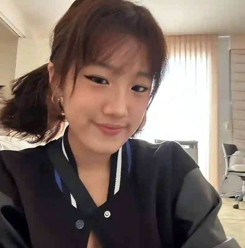 直到看见“焦头烂额”的宗馥莉，我才明白贾静雯的做法有多明智