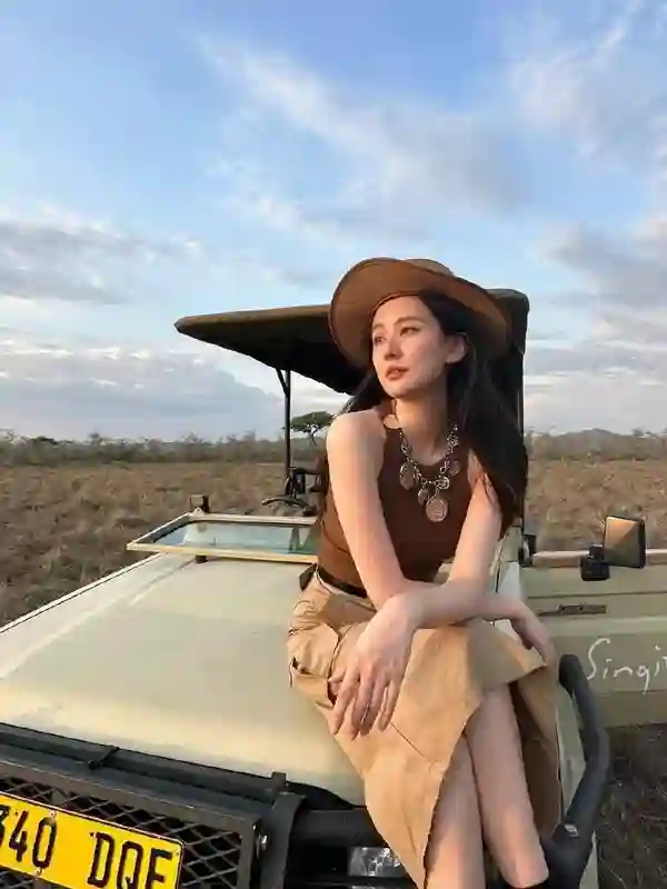 乔欣穿深V樱桃连衣裙野餐！小腹微隆疑有孕，晒富太日常惹人羡慕