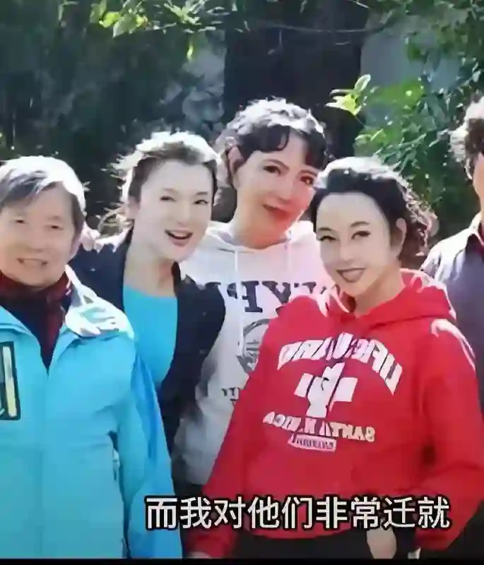 74岁刘晓庆否认偷漏税，被传百亿身家背后是无儿无女，养老钱被偷