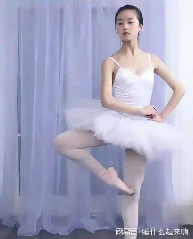 离婚风波后罕见同框!刘诗诗吴奇隆带儿子出行,全程无交流似陌生人