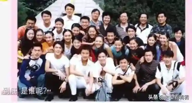 杨子晒陪儿子吃早餐照片，评论区提贾乃亮喊话杨子快把黄圣依追回