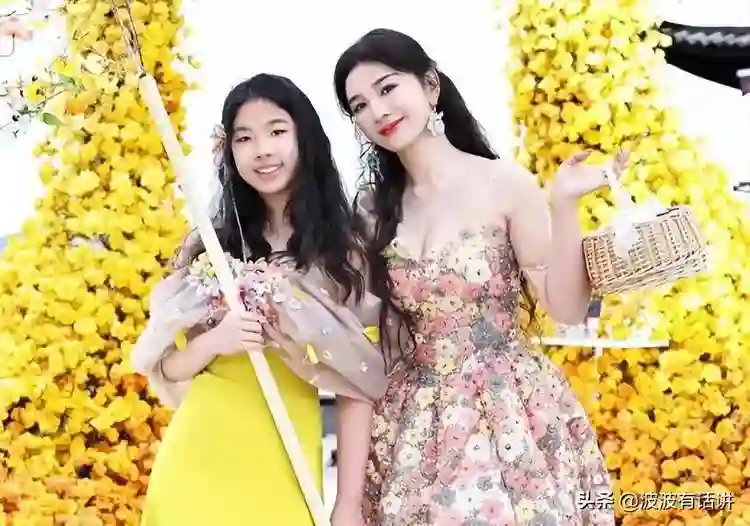 没想到，黄奕才11岁的女儿身高就跟她不相上下，可惜长相太像爸爸