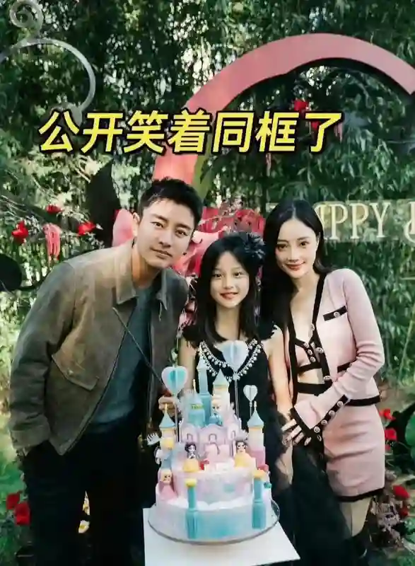 甜馨连发5张爷奶合影，3岁生日给爷爷涂红指甲，回不去的美好时光