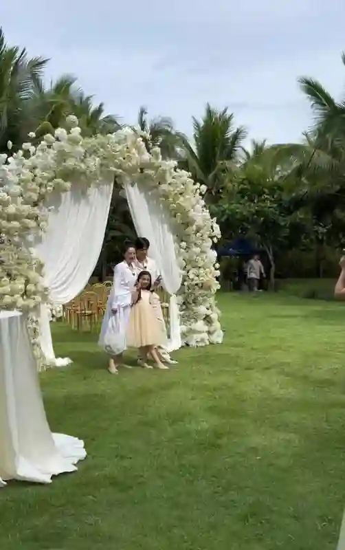 董璇二婚对象疑似演员张维伊 婚宴照曝光