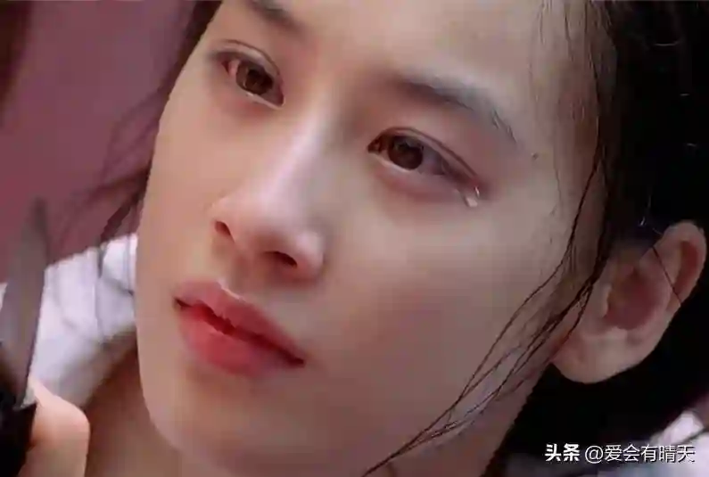 离婚3个月后，黄圣依晒15岁照片，少女期一脸青涩，从小美到大啊
