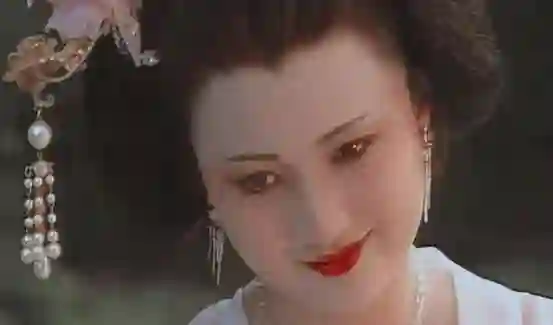 罗马这一夜，刘亦菲的“水桶腰、麒麟臂”是对内娱畸形审美的反击
