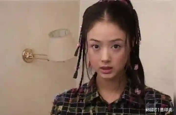 前脚官宣喜讯，后脚深陷舆论，42岁的蒋欣给内娱狠狠“上”了一课