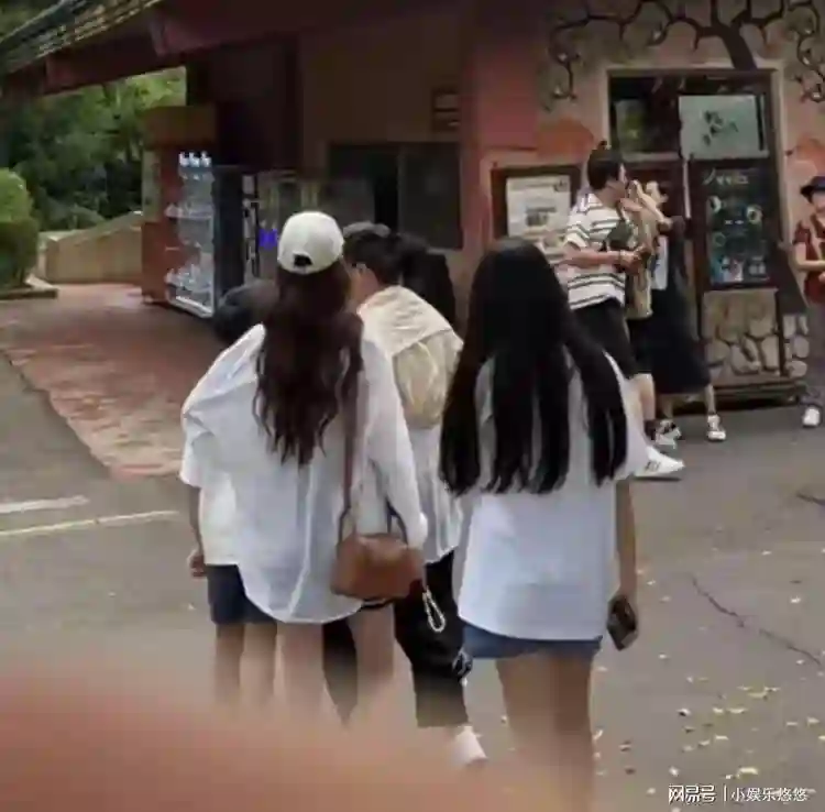 S家彻底输了！汪小菲带娃畅游动物园，玥儿快和马筱梅差不多高了