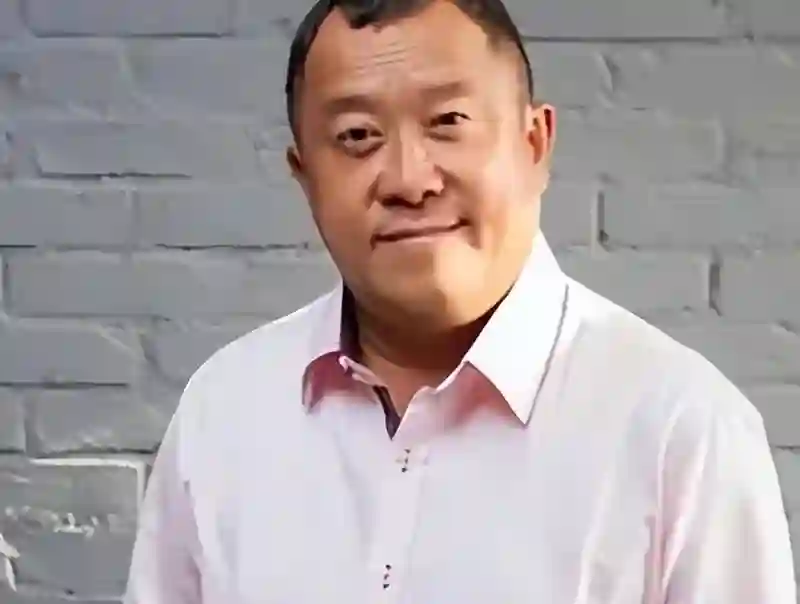 一波未平一波又起，曾志伟和乔妹的合照，展现了内娱的“另一面”