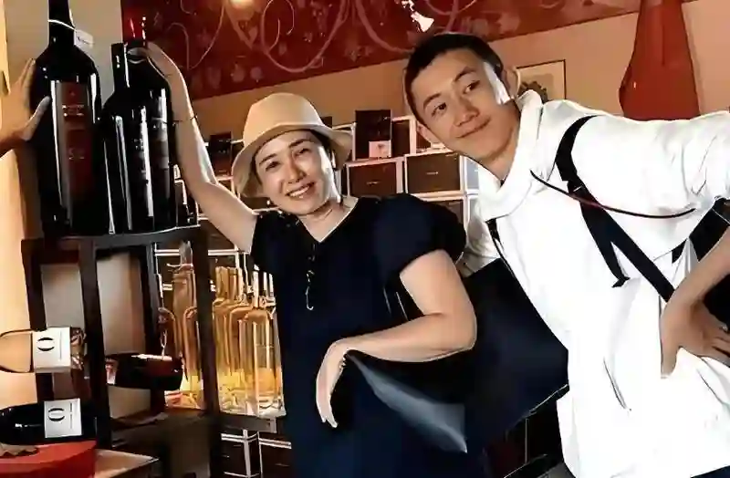 英国偶遇蒋雯丽，眼神衰败身材消瘦，曾经女神为何如此改变？